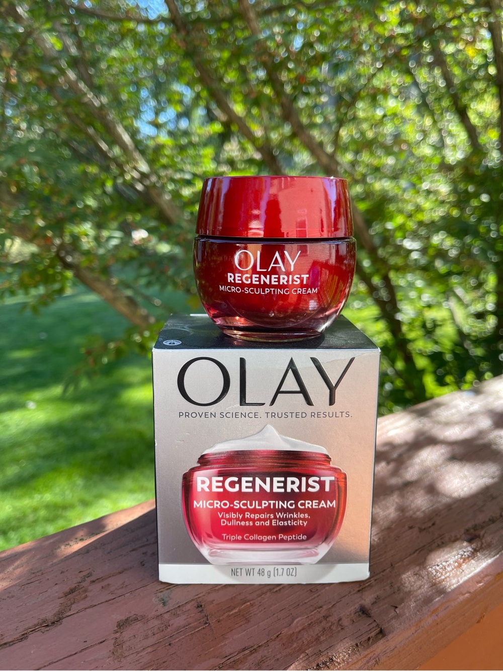 OLAY Regenerist Micro-Sculpting Cream - Deep Red Jar